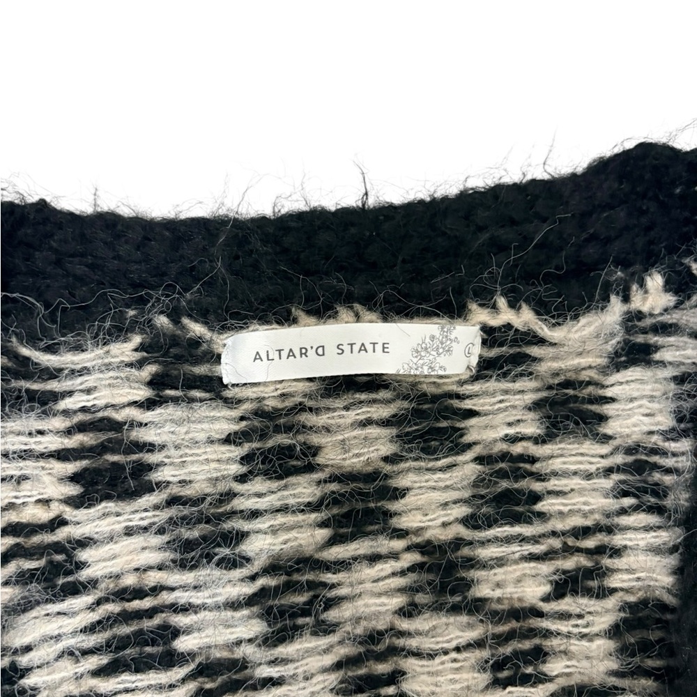 Altar'd State Claudia Checkered Cardigan at Mall of America size Large - Picture 9 of 10